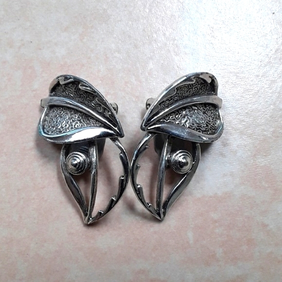 Sarah Coventry Jewelry - Vintage Sarahon earnings